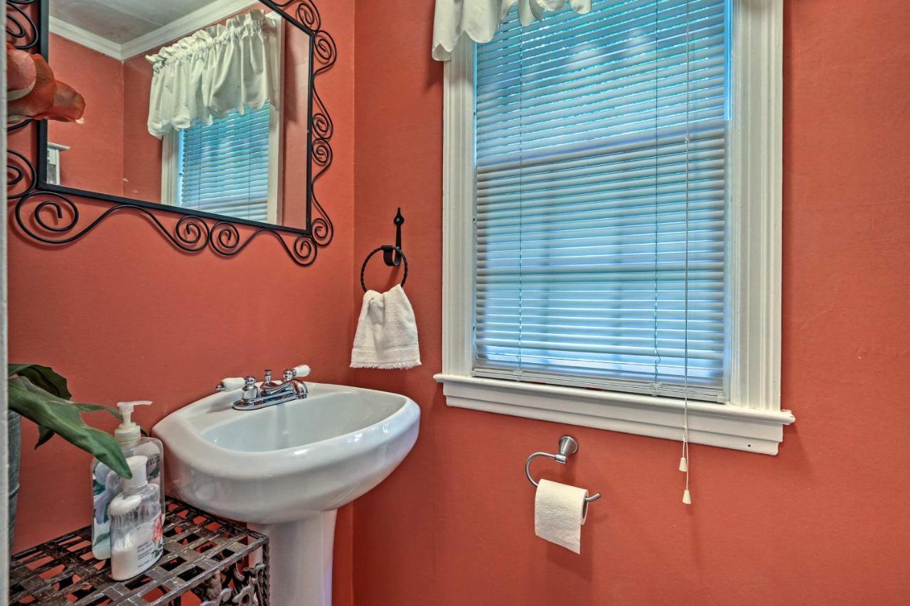 Historic Essex Home With Large Yard Near Downtown! Екстер'єр фото